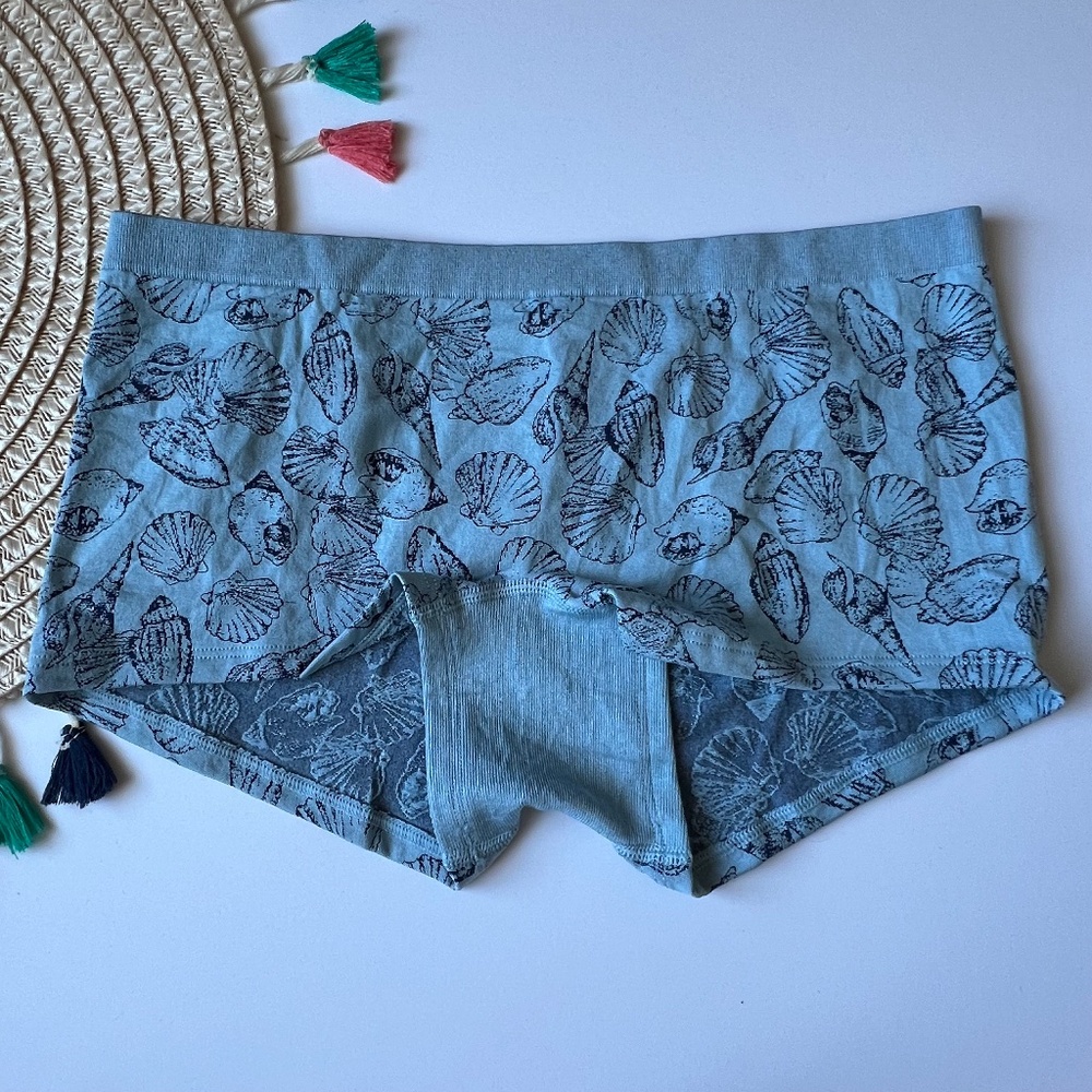 Victoria's Secret Seamless Boyshort Panty Blue Seashells Medium NEW